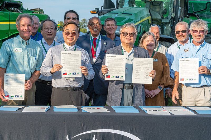 Taiwan officials visit Kentucky in anticipation of future corn, soybean purchases